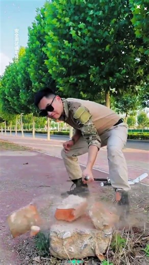 Automatic spring-loaded telescopic three-section stick, one-button extension, solid, compact