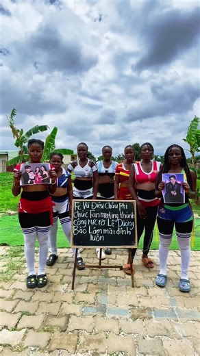 Cảm ơn team bạn gái củ .. chúc mừng anh anh .. anh cảm ơn mấy em nhiều ... Người bình thường tim có 4 ngăn Anh người phi thường tim cũng có 4 NGÂN Thúy ngân mai ngân Ngọc ngân Thanh ngân ... Cảm ơn mấy bé nhiều nhớ mấy bé nhiều lắm nhưng mà Lâm có Quỳnh rồi cũng hạn chế chúc dùm nha ... iu các bé Đợt này các em định bay về để dự fan marketing của anh nhưng anh cản tốn kém lắm em ơi Anh định tháng sau anh qua đó tổ chức phan marketing ... anh thấy bên đó dễ bán vé hơn .. bên đây chua lè chua lét 