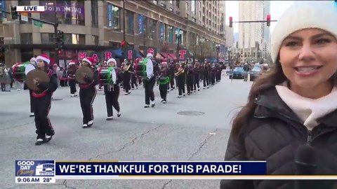 Thanksgiving parade strolls through downtown Chicago
