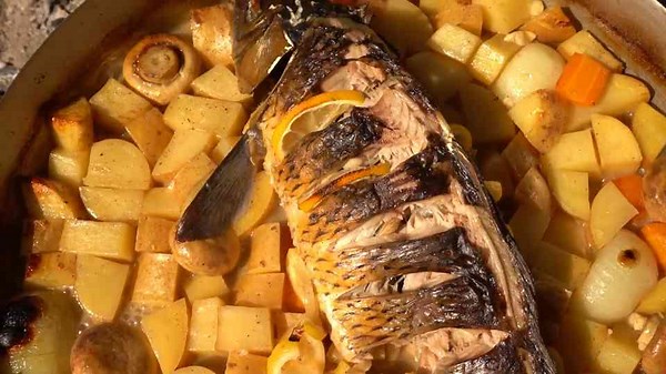 I caught and cooked a carp in a traditional way