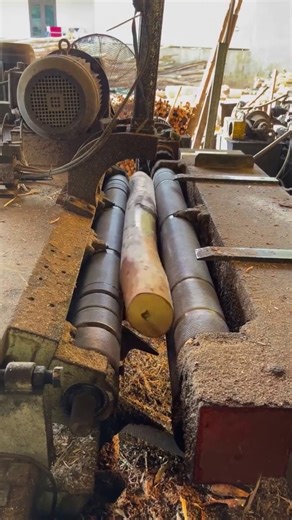 China Wonders on Instagram: "With a bit of grinding, even the twisted can become straight. #chinaspeed #efficient #chinawonder #amazingChinesepeople #wood #machines #wow #interesting #enjoy #share Credit to 94126105109 on Xiaohongshu."