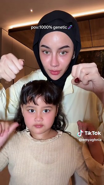 Viral TikTok Kio: Cana dan Aghnia di Villa Keluarga