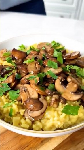 EASY MUSHROOM RISOTTO RECIPE 🍄‍🟫 Creamy vegan risotto recipe, easy & ready in 30 min! #foodshort