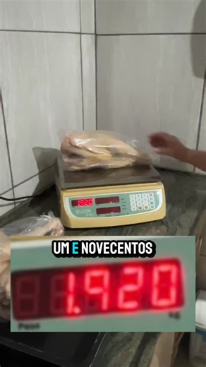 Marlene Rosa on Instagram: "⚖️ Peso real. Preço real. Lucro real. Esses frangos que você viu no vídeo: ✔️ 1,9 kg ✔️ 1,7 kg ✔️ 1,7 kg Com cerca de 4 meses de idade, vendidos a R$37 o quilo. Aqui na minha criação, o cálculo é simples: 👉 50% é custo 👉 50% é lucro Nada de achismo. Nada de conversa bonita. É conta feita do jeito certo. Se eu consigo ter esse resultado com criação de galinha caipira, outras pessoas também conseguem — desde que aprendam a criar com manejo, estrutura e venda correta.