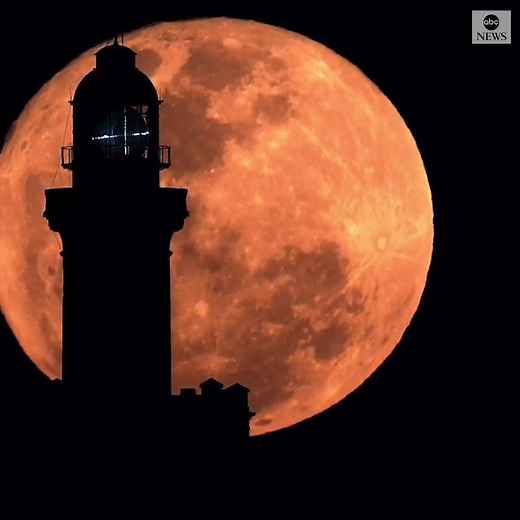 Timelapse photographer captures stunning footage of the moon rising behind Australia's Cape Byron Lighthouse earlier this month. https://abcn.ws/3lIQL5J | ABC News
