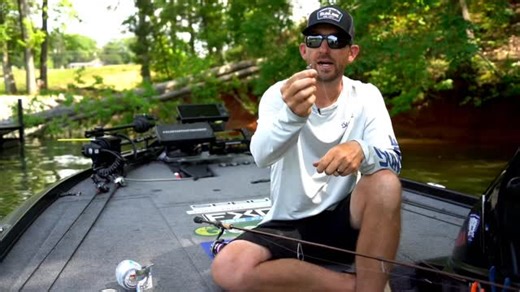 Fisherman's Handbook on Instagram: "HOW-TO RIG A JIG HEAD MINNOW Professional angler Bryan New demonstrates how he precisely rigs a jig head minnow to get the best action of the bait in the water. #GamakatsuUSA #SunlineAmerica #Fishing"