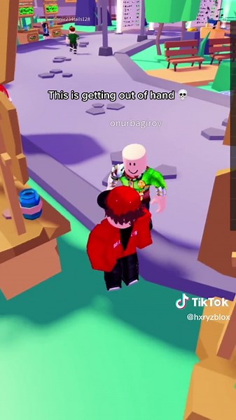 He spawned behind me 💀 #plsdonate #blowthisup #trending #viral #roblox