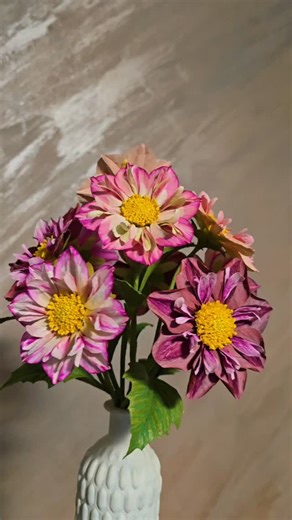 Inspired by all beautiful dahlias from @floretflower and @dahliamandrew . With the help of the tutorial from @ingailzepeterson. A bunch of colatette dahlias handmade with crepe paper.  #crepepaperwithlove #creative #handmade #crepepaperflower #botanical #crepepaper #dahlia #colarettedahlia | Crepe Paper - Cadouri din dragoste | Facebook