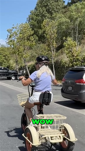 A rider tests the thumb throttle and shares that it is easier for them. They want more of a forward pedal and the thumb throttle. Have you ever felt this way? #throttle #ebike #motorcycle #thumbthrottle #twistthrottle | Sixthreezero Bicycle Co.