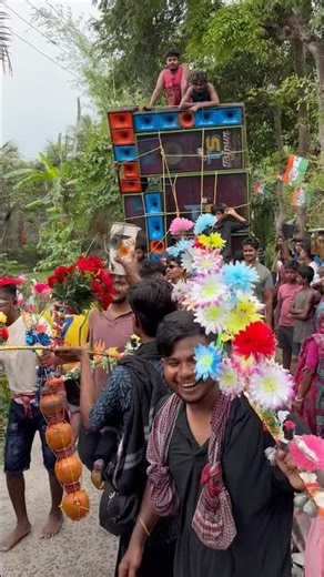 A procession is going to the Mahadev temple, dancing with a load of water decorated with flowers ...