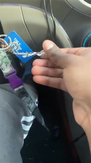 Designed for true collectors 🗡️ Every Demon Slayer sword keychain is crafted with incredible detail — just like the blades from the anime. Whether you hang it on your bag or display it with your collection, it’s the perfect piece for any fan. | Zynori