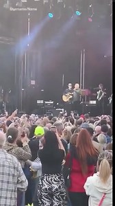 Tom Jones wows fans with performance at 85 years old