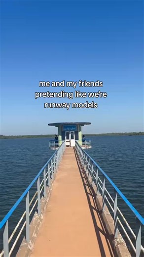 Runway Model Fun with Friends: Catwalk Pretend Play