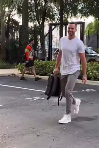 Durham Smythe arriving at Hard Rock Stadium | Miami Dolphins Zone