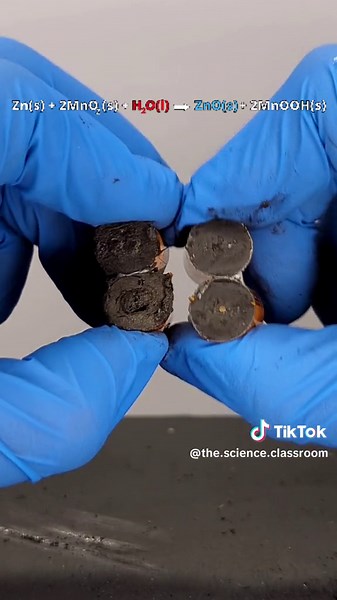 I cut open a battery😲 #stem #chemistry #science #stemeducation #scienceexperiments #experiment #sciencefacts #edutok #educational #foryou #fyp #chemistrytutor