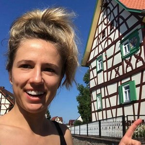 39K views · 1.3K reactions | Ich bin zurück in Deutschland! I am back in Germany! ☺️☺️ das Wort des Tages: Fachwerkhaus the word of the day: Fachwerkhaus #learngerman #lerndeutsch #deutsch #german | Learn German with Anja | Facebook