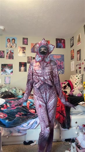 I’m untouchable #demogorgon #strangerthings #dancing #megantrainer #music