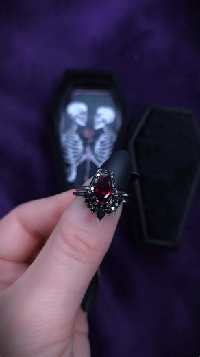 New to The Amara Collection 🖤 1.72ct coffin cut ruby with natural black diamonds set in 14k white gold -In stock now, ships in 1-3 days www.sapphirestudiosdesign.com/1-72ct-ruby-white-diamond-coffin-cut-14k-white-gold-bridal-set #sapphirestudiosdesign #sapphirestudios #engagementring #gothic #gothicengagementring #engagement #coffinengagementring #coffinrings | Sapphire Studios Design