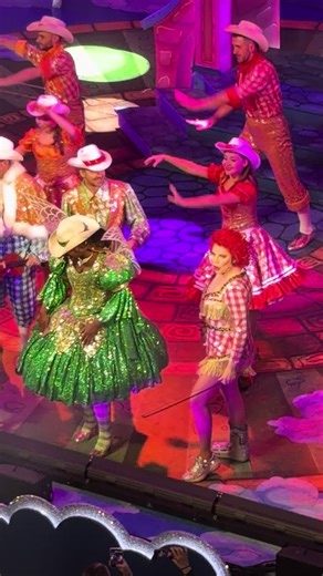 Panto time at @Wycombe Swan Theatre 🎭 @La Voix @Jo Osmond @Matt Edwards @scottmills @Mark Read Official #panto #theatre #jackandthebeanstalk #unitedkindom #christmas