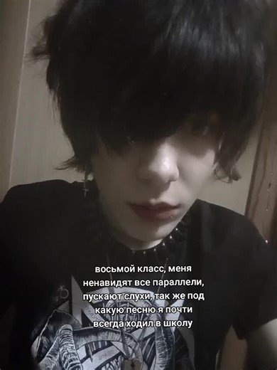 Российская электро-панк-группа, основанная Еленой Ипатовой и Дмитрием Терентьевым в 2008 году. Первоначально планировалось, что в коллектив войдёт третий участник — Андрей Гатенян, но он отказался, при этом иногда помогал Лене и Диме. В 2018 году на YouTube вышла анимация под песню «Праздник семьи», которая набрала более 5 миллионов просмотров. Позже популярность группы начала уменьшаться. В период с лета по осень 2021 года благодаря социальной сети TikTok группа вновь стала набирать популярност