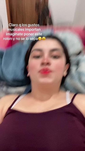 Se me Andaba Callendo El Phone