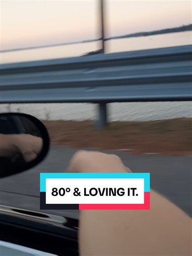 Nothing makes me feel more alive than these perfect 80° Degree Georgia Fall days. 🍂 Who else is soaking it all in? #modernmamaholly