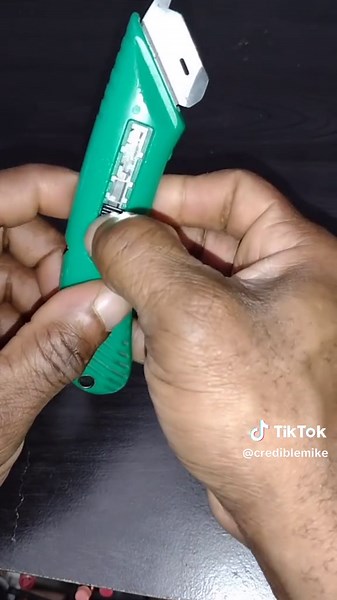 How To Install & Remove Box Cutter Blade #boxcutter #diy #boxcutterbla...