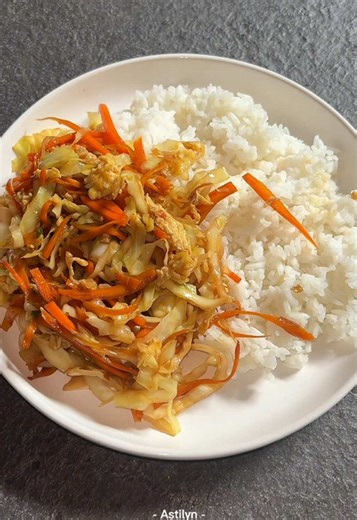 Scrambled egg with cabbage and carrots mukbag! 🥬🥕ang sarap nitoo, kain po tayoo! Follow me for more food videos 🫶🏻 #cravings #Foodtok #creatorsearchinsights #fyp #poor