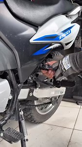 Accesorios de lujo en acero inoxidable para la DR150 Con relieves en azul que elevan el diseño y la resistencia. ⚙️ Hechos para destacar. Diseñados para durar. ¿Estás listo para transformar tu moto en una obra de arte sobre ruedas? 🔥BEHEMOT ENTERPRISE 🔥 🚨 ¡La revolución en accesorios de moto está aquí! 🚨 En BEHEMOT ENTERPRISE, entendemos que tu moto es una extensión de ti mismo. ¡Vístela con lo mejor y haz que tu moto sea legendaria! #motocustom #lujoenmoto #accesoriosmotos #suzuki #dr150 #d