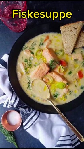 10. Norway 🇳🇴 - Fiskesuppe is a popular Norwegian fish soup characterized by its creamy texture and buttery flavor. This comforting dish appears in many regional and seasonal versions, but it usually consists of various types of fish, shellfish, and root vegetables, cooked in a rich broth with butter, milk, and cream.#wkw #food #kitchen #usa #norway#simplycooking #foodathome #world