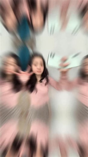 Amy {スマホでお洒落なインスタPhoto｝ on Instagram: "自分から撮ろうとすると慣れてない感じがダサかったから、友達が撮ってるの待ってたタイプなんだけど これわたしだけ？👀 ＿＿＿＿＿＿＿＿＿＿＿＿＿＿＿＿ スマホで撮る🤳 映える写真の撮り方発信中！ 映える写真が撮りたい子は エイミーのインスタ見にきてね！💖 …………………………………..………………………………… #映える撮り方#スマホ写真#インスタ映え写真#垢抜け#自撮り"