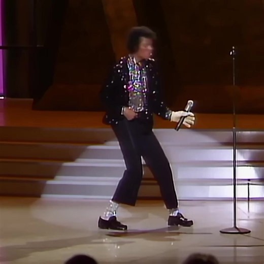 Michael Jackson - Chicago lyrics video