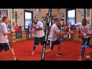 ROY JONES UNLEASHES JAW DROPPING SPEED ON THE MITTS TRAINING FOR MIKE TYSON (ROY JONES MITT WORK)
