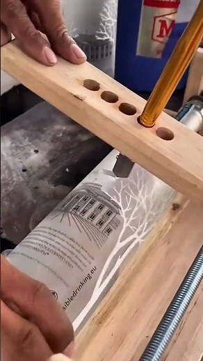 Using old wine bottles to make decorative molds that will be sold as decorations and handicrafts