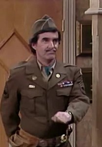 One Day at a Time S01:E09 - Fighting City Hall