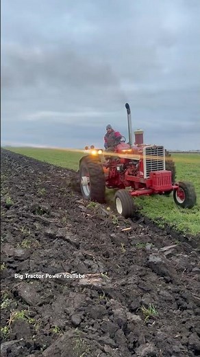 FARMALL 1206 Turbo Tractor Plowing