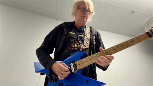 A little backstage warm-up before the second SOLD OUT Tokyo Dome show. #EikichiYazawa | JeffKollman