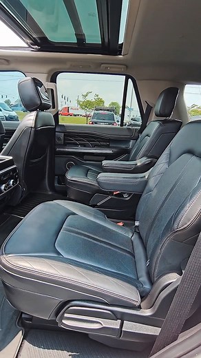 🚙 Adventure Awaits: 2018 Ford Expedition Platinum 4WD 🚙 Ready to conquer the road with power, comfort, and versatility? The 2018 Ford Expedition Platinum 4WD is built for those who demand more from their SUV. ✨ Key Features: Engine: 3.5L EcoBoost V6 delivering 400 horsepower and 480 lb-ft of torque Transmission: 10-speed automatic for seamless shifting Drivetrain: Four-Wheel Drive (4WD) for enhanced traction and control Towing Capacity: Up to 9,300 lbs, making it perfect for hauling trailers o