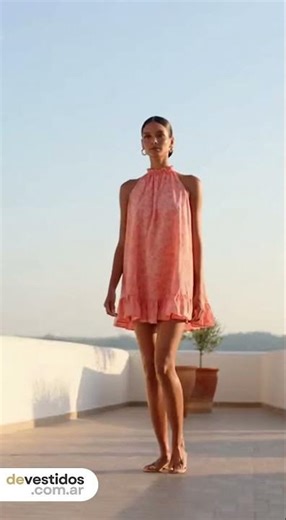 Vestido mini coral de algodón halter | Frescura femenina para verano #fashion #modafemenina