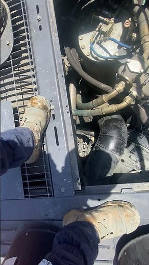 Looking for faults on a Drill Rig D65! Loosing air pressure! #drillinggeology #drillrig #epiroc