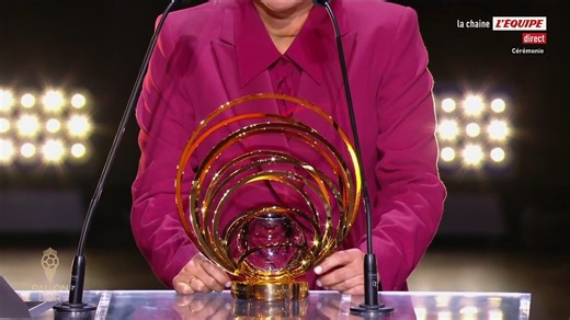 Sarina Wiegman remporte le trophée Cruyff de la meilleure entraîneuse d'une équipe féminine