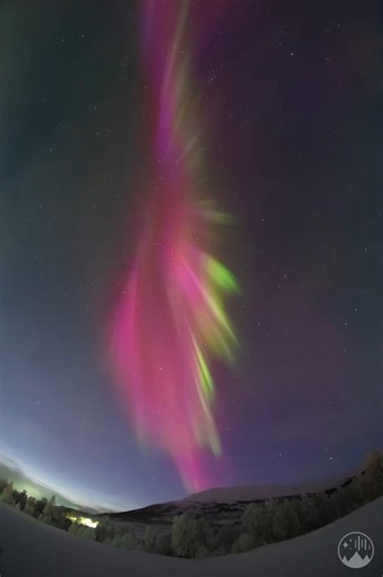 WOOOOW early evening aurora can be SO colorful 😱😱😱 | Night Lights Films