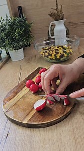 Heute habe ich einen erfrischenden Nudelsalat Rezept für euch ohne Mayonnaise Zutaten: NUDELN Salatgurke Lauchzwiebeln Radieschen 2 Packung Salat Kräuter Olivenöl Wasser Kidneybohnen Mais #Salat #Rezepte #food #recipes | Was kommt heute auf den Tisch?