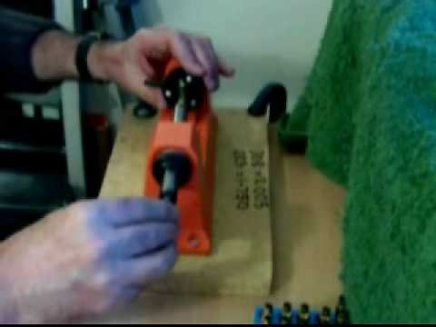 Using the Lyman Universal Case Trimmer