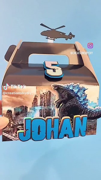 Elevate your cake with our Godzilla shaker with LED lights cake topper and add these beautiful personalized favor boxes to decorate your party table. Also, your guests will be happy to take it home as a favor. 🎂🦖 . . . . . . . . . . . #caketopper #godzilla #favorboxes #godzillacaketopper #godzillatheme #godzillaparty #birthdaypartydecor #kidsbirthdayparty #partydecorations #papeleriapersonalizada #papeleriabonita #papeleriacreativa #birthdayfavors #partyideas #partyfavors #entrepreneur #viralr