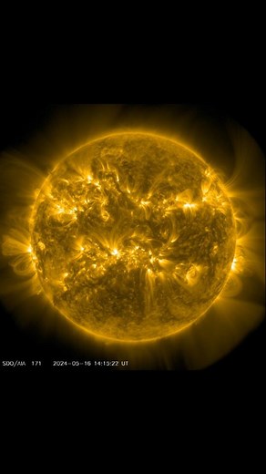 Solar Cycle 25 is heating up and expected to reach its maximum between late 2024 and early 2026! This means more sunspots, brighter Northern Lights, and intense solar storms. Who's excited to witness more cosmic events? 🌟✨ 🔭 Follow us for more space weather updates and amazing science facts! #SolarMaximum #Sunspots #NorthernLights #SolarStorm #SpaceWeather #ScienceNorth #CosmicEvents | Science North & Dynamic Earth