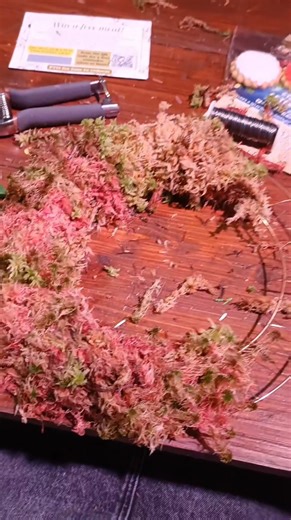 I had a night off from the studio on Wednesday to celebrate my sister-in-law’s 40th with a gorgeous wreath-making workshop at Heaton House Farm. We had the loveliest evening of delicious food, mulled wine, live music, and of course we left with a couple of beautiful (and slightly quirky) wreaths 😍 I can’t wait to get mine up on the door! I’ve been back in the studio today prepping for a full weekend of workshops, including tonight; a special aromatherapy clay evening. The perfect way to ground 