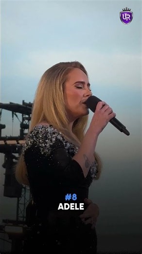 Top 25 Greatest Female Singers of All Time