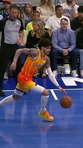 LaMelo Ball fakes a 3-pointer to set up rookie sharpshooter Kon Knueppel 💦 #NBAHighlights