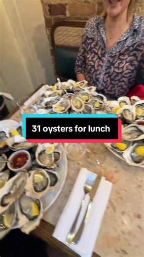 Guess which hottie I’m talking about 👀📍 Applebees, Borough Market (invite) #oysters #oyster#London #foodtok #oysterlover